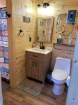 Flo’s Cabin at Grans – Flathead Lakefront, Firepit, Dock, Kayaks, Pet Friendly.