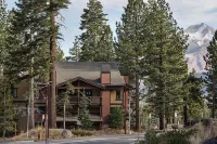 COZY MOUNTAIN RETREAT - Steps to Village, Gondola and Brewery -Heated parking