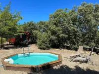 Roulotte with air conditioning and private pool in Tourtour