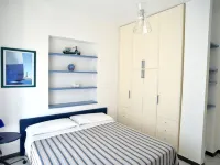SPLENDID VILLA IMMERSED IN THE GREEN PEAK ON THE SEA Hotels in Ponza