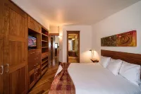 100 ft. to Gondola! Heart of Lionshead! Views, Fireplace, Balcony, Parking!