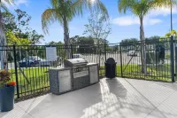 Chic 2BR/2BA Condo: Pool & More!