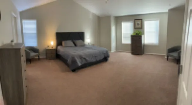 Relax with the whole family. Spacious home. Close to shopping and hiking trails