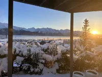 Gorgeous new, 1 bd luxury  apt, offering stunning views of the mountains and bay
