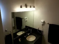 Red Rock Luxury- Beautiful Red Rock Views, Near Hiking, Biking, and Shopping