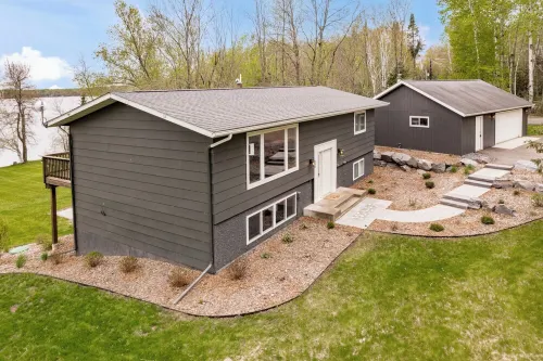 Lakeside Retreat Offering Serene Views, Water Adventures, and Lasting Memories! - シャレー