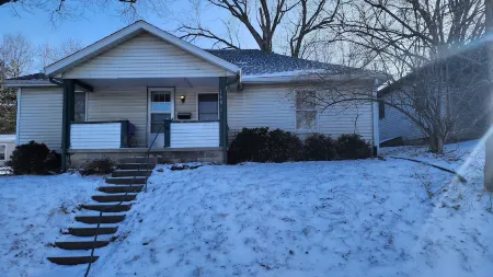 Easy access to IU, Downtown, Bryan Park, Coffee Shops and Restaurants