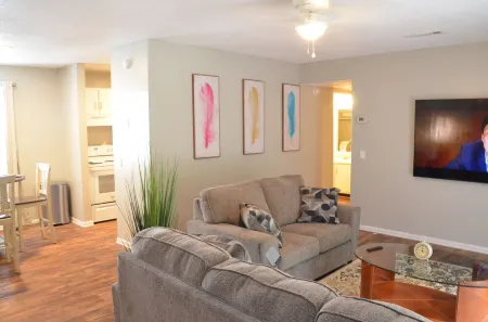 Relaxing Retreat:  2-bedroom apartment in superb Enterprise highspeed internet