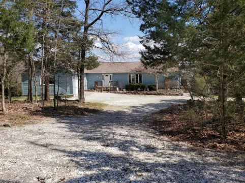 Owls Nest-Lakefront-Private Wooded Setting Sleeps 16