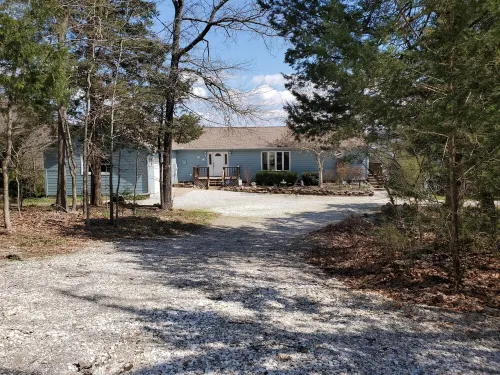 Owls Nest-Lakefront-Private Wooded Setting Sleeps 16