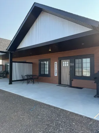 Stylish, Gateway to the Black Hills , 2-bedroom condo in awesome Hermosa!