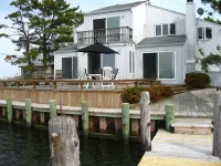 Gorgeous Waterfront Home with Spectacular Views! Book Your Getaway Now!