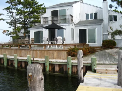 Gorgeous Waterfront Home with Spectacular Views! Book Your Getaway Now!