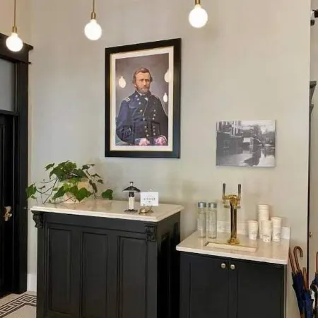 Ulysses Suites, Suite 302