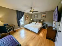 Historic Home w/ 2 King Beds & Fast Wifi Near Dwntn & Granite Peak Skiing/Hiking 플릿 팜 주변 호텔