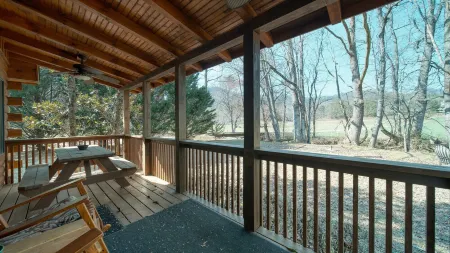 Creekside Fish Cabin - Creek Front - Fire Pit