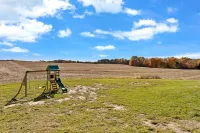 Grange Hill Farmhouse - unwind in wine country, 15 minutes from Lake Michigan