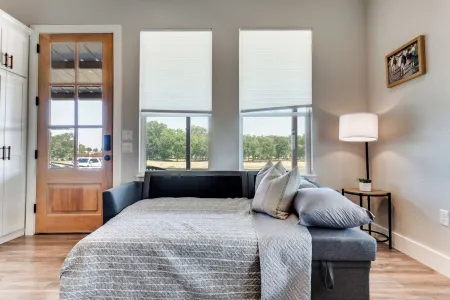 "The Little Ass Apartment Country Retreat Getaway!