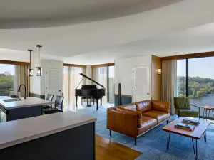 Merriweather Lakehouse, Autograph Collection