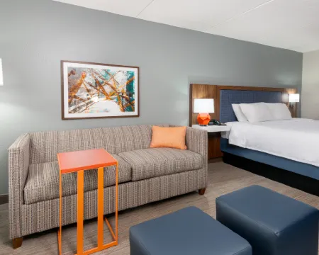 ハンプトン イン & スイーツ シャーロッツビル アット ザ ユニバーシティ シャーロッツヴィルのホテル