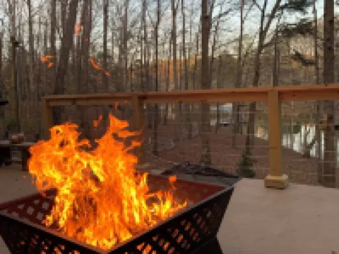 Large Private Lake Front Home on Level Lot, Kayaks, Fire Pit, Dock 哈特縣酒店