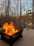 Large Private Lake Front Home on Level Lot, Kayaks, Fire Pit, Dock