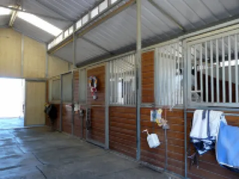 for animal lovers - cute, little Bunkhouse attached to the horse barn