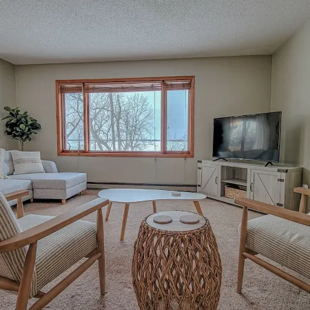 Breezy Hills - Unit 2; Lake Bemidji, King Bed, Kayaks, PB Trail Private Access