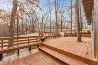 Charming 2-bedroom cabin in enchanting Branson with AC, WiFi