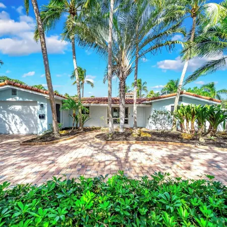 Heated Pool + Hot Tub! Close To Beach & Shops!