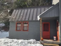 Cozy Quechee Cabin Near Woodstock and Skiing w/Woodstove and All the Amenities Hotels in Quechee