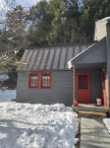 Cozy Quechee Cabin Near Woodstock and Skiing w/Woodstove and All the Amenities