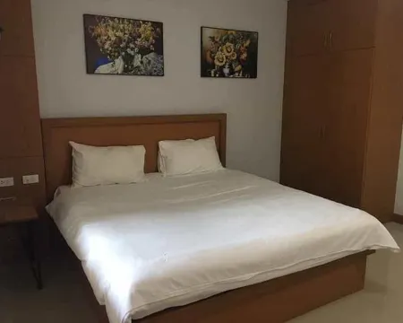 Standard Queen Bed 5" Room