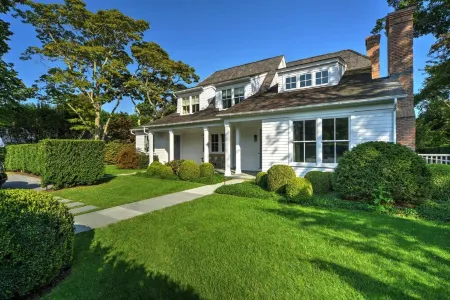 Exquisite Custom Home in the Heart of East Hampton