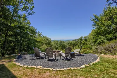 Newly Renovated Mountaintop Home w/ Amazing Views and Sunsets