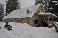 5 Bedroom House Sleeps 20 - Year round access!! - Chalets