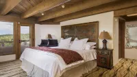 Hilltop, Santa Fe: Pool, 32 Acres, Staggering Views, Luxury Home, Hot Tub, A/C.