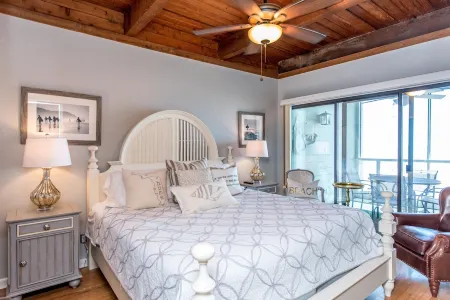 Sol-Mate -  Watch the Sun Set on the Gulf From Your Private Rooftop!