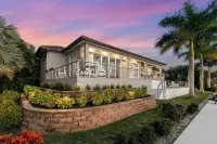 Avantstay的馬可波羅海濱5臥室，泳池，水療，火坑，步行至海灘 South Seas West Condominium附近的飯店