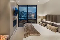 NEW Gorgeous Luxury Ski-in/Out Deer Valley. Pool, Gym, Ski Valet.