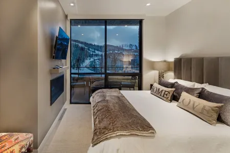 NEW Gorgeous Luxury Ski-in/Out Deer Valley. Pool, Gym, Ski Valet. Отели рядом с достопримечательностью «Дир-Вэлли»