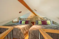 Waterfront Luxury Tiny Home w/ private dock on Deer Lake