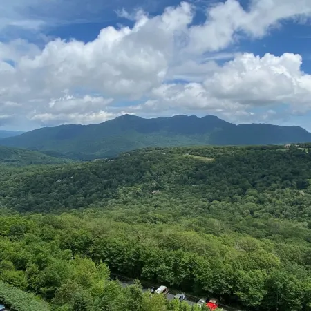 Grandfather Glory. A Luxury Condo With Spectacular View of Grandfather Mountain