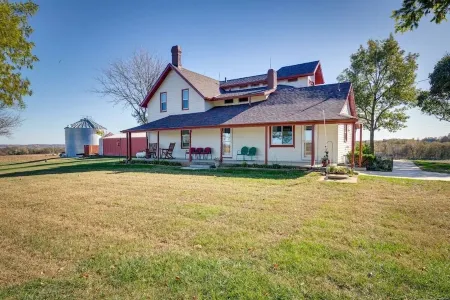 Atchison 1870 Farmhouse Отели в г. Шеннон