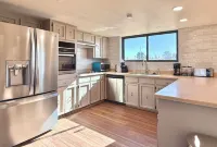 Charming 4 bed/2 bath lovely house in central Location w/ much Privacy and Space