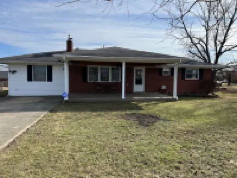 Ranch home American Spa hot tub for 6, sleep number bed , pool table, smart tvs!