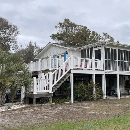 Oceanside, 5 min walk to Beach, Comfy & Clean, Quiet Neighborhood!!!