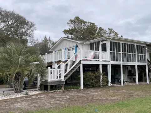 Oceanside, 5 min walk to Beach, Comfy & Clean, Quiet Neighborhood!!!