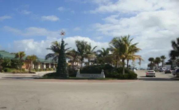 Island Living, Within Walking Distance To Beach Restaraunts Shops Parks Marina