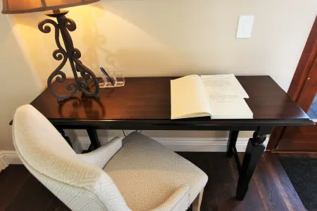 Boutique Luxury in Upscale Area with Private Entry & Bath, Villa A